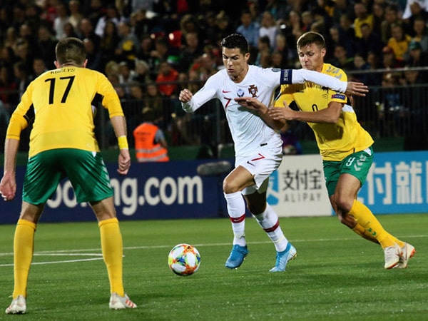 Tin bóng đá quốc tế 11/9: Ronaldo lập kỷ lục ghi bàn ở vòng loại EURO 