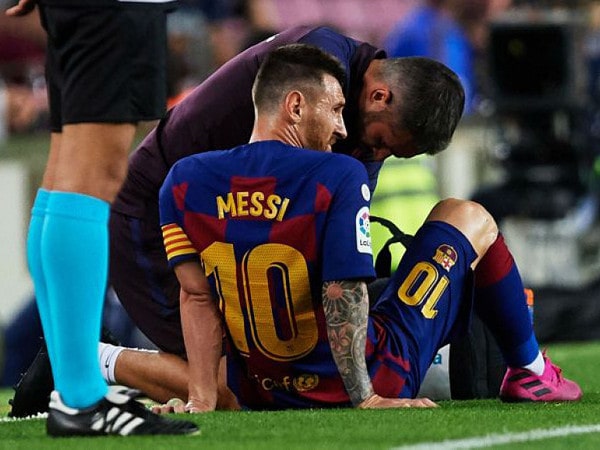 Tin bóng đá quốc tế 25/9: Barca lo lắng tột độ khi Messi lại chấn thương