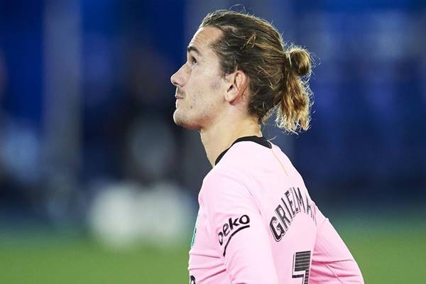 bong-da-quoc-te-toi-18-11-Griezmann-tuc-gian-muon-roi-barca