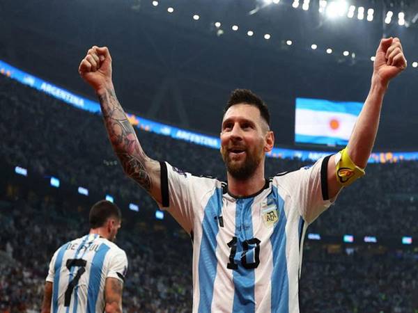 Tin bóng đá 14/12: HLV Argentina khen ngợi hết lời Messi