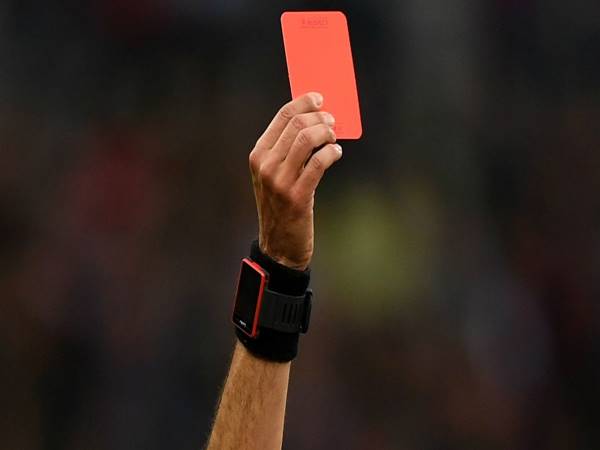 Thẻ đỏ là gì? Luật thẻ đỏ trong bóng đá như thế nào?