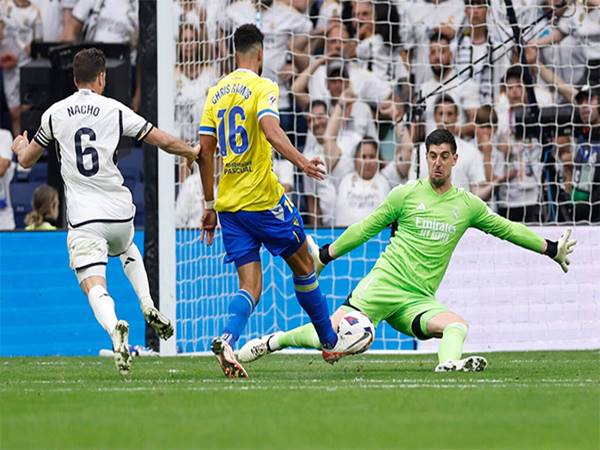 Thibaut Courtois, vị thần bất diệt tại sân Santiago Bernabéu