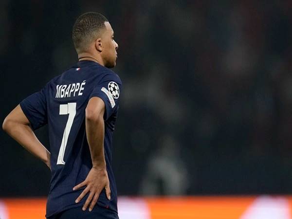 Cầu thủ Mbappe thi đấu ở vị trí nào trên sân?