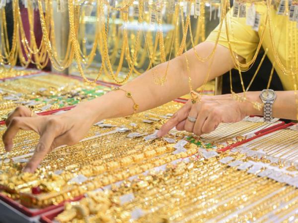 Chiêm bao thấy bán vàng của bố mẹ