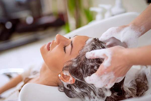 Nằm mơ thấy gội đầu có ý nghĩa gì trong vận trình sắp tới?
