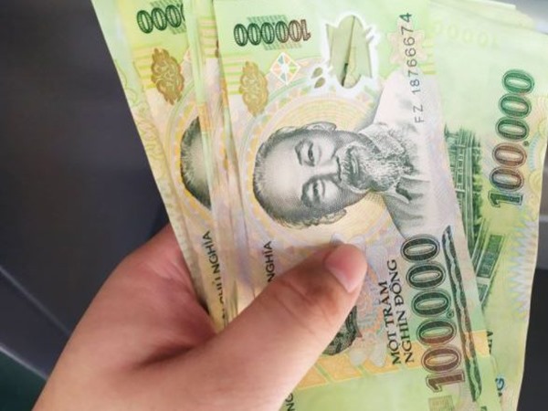 Mơ thấy tiền 100 là điềm gì, số mấy phát lộc?