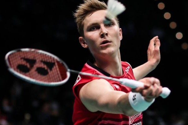 Viktor Axelsen thắng ngược nhờ pha cứu điểm