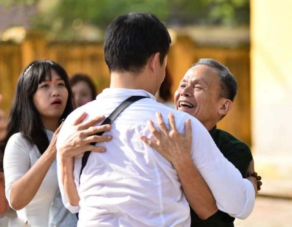 Mơ thấy thầy giáo cũ dạy mình như ngày xưa