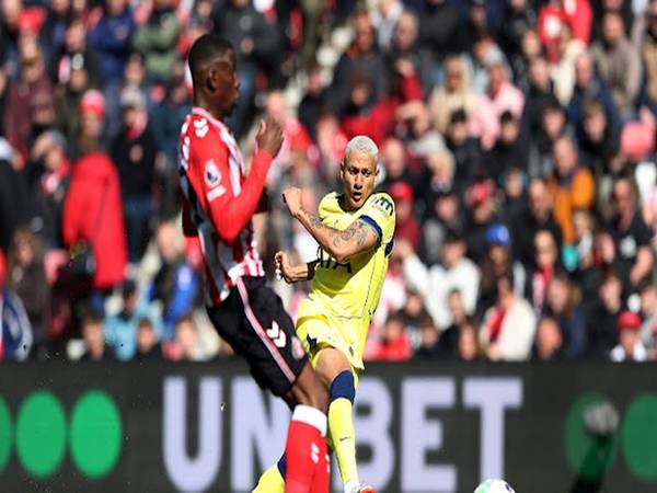 Tin Tottenham: Spurs thua Sunderland xuống nhóm cầm đèn đỏ