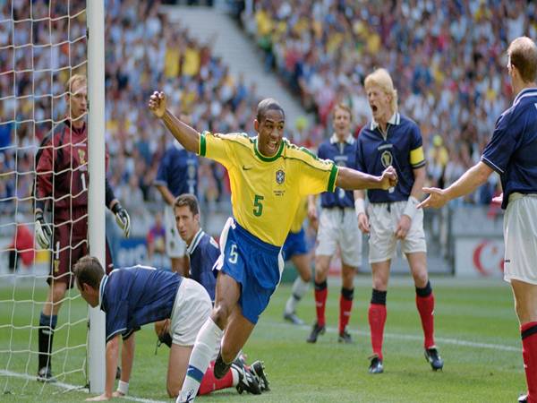 Lịch sử đối đầu Scotland Brazil